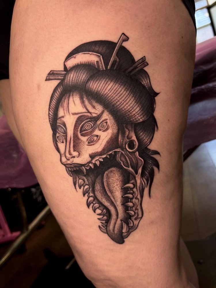 Geisha with a split mask